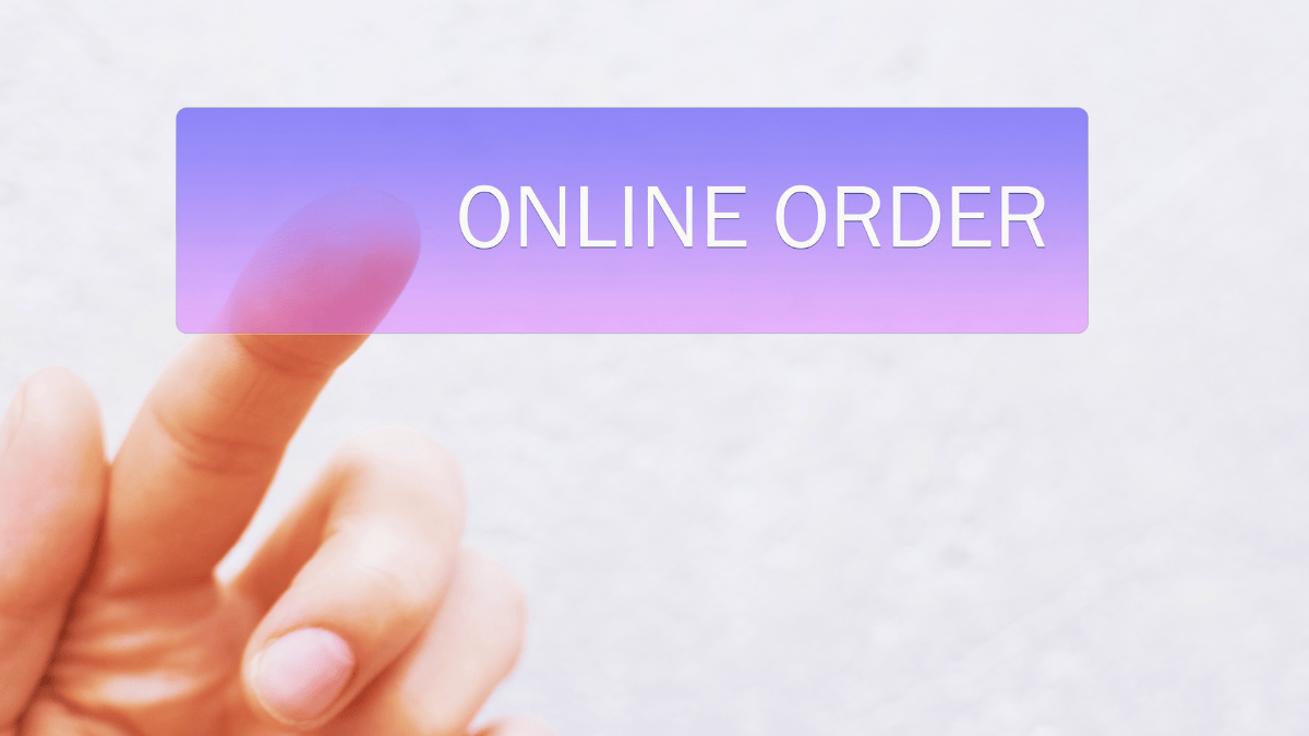 ONLINE ORDERのボタンを指で押すイメージ画像